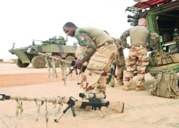 تقرير:
ماكرون يمهد الطريق لوجود عسكري فرنسي متجدد في إفريقيا