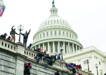 تقرير: لجنة التحقيق في هجوم الكابيتول تصف اجتماع ترامب بالبيت الابيض بأنه “ضرب من الجنون”