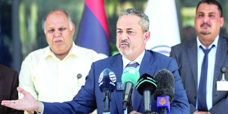 السفير الأمريكي بليبيا "قلق" بعد تعيين رئيس جديد لمؤسسة النفط 1 السفير الأمريكي بليبيا “قلق” بعد تعيين رئيس جديد لمؤسسة النفط