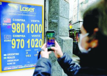 الدولار يستقر عند أعلى مستوى له خلال عقدين