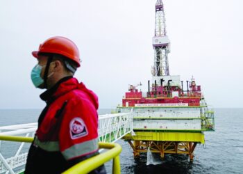 أسعار النفط ترتفع بفعل توقعات عن إنتاج النفط السعودي