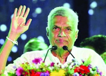 خلفًا للرئيس المستقيل
تنصيب رئيس وزراء سريلانكا رئيسًا بالإنابة بموجب الدستور