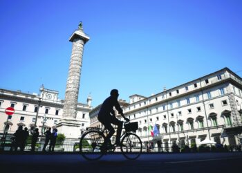 قبل التصويت على الثقة في البرلمان
رئيس الوزراء الإيطالي يحتسب عدد الأصوات المؤيدة لحكومته