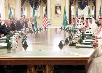 الرئيس الأمريكي يبحث في السعودية قضايا المنطقة والطاقة العالمية