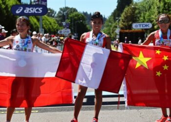 البيروفية جارسيا ليون تفوز بسباق 20 كلم مشيا