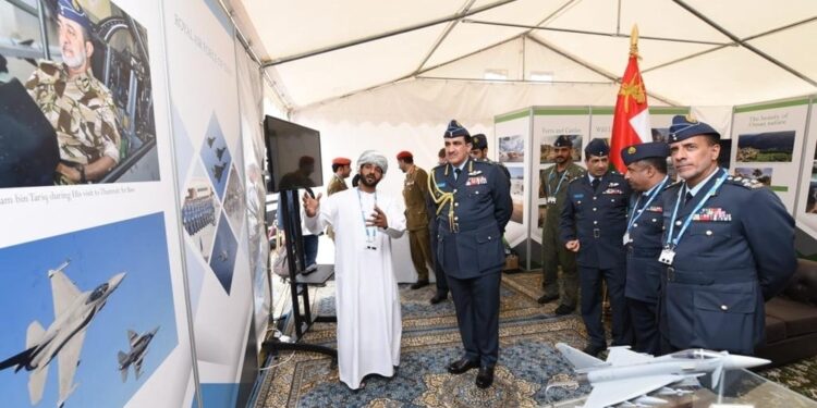 قائد سلاح الجو يزور المعرض الدولي للطيران بالمملكة المتحدة