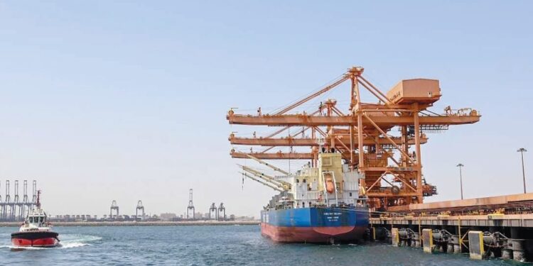 اتفاقية لإنشاء محطة شحن للحاويات والخدمات اللوجستية بميناء صحار