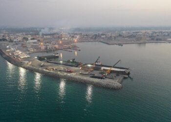 ميناء السويق ممرٌّ حيويٌّ لوصول البضائع والمنتجات الغذائية للأسواق الاقليمية