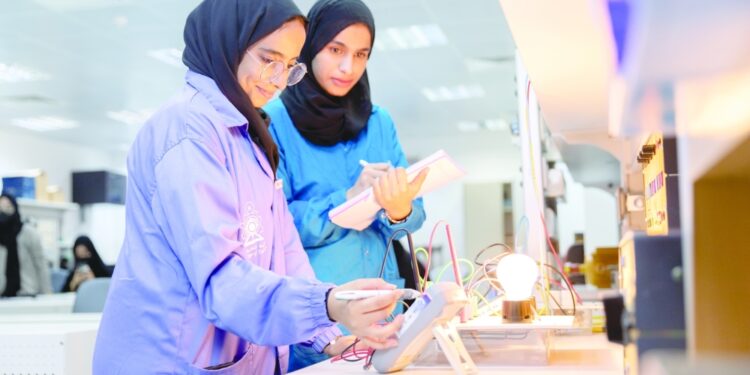 تطوير التخصصات المطروحة في "جامعة التقنية" وربطها بمتطلبات السوق 1 تطوير التخصصات المطروحة في “جامعة التقنية” وربطها بمتطلبات السوق