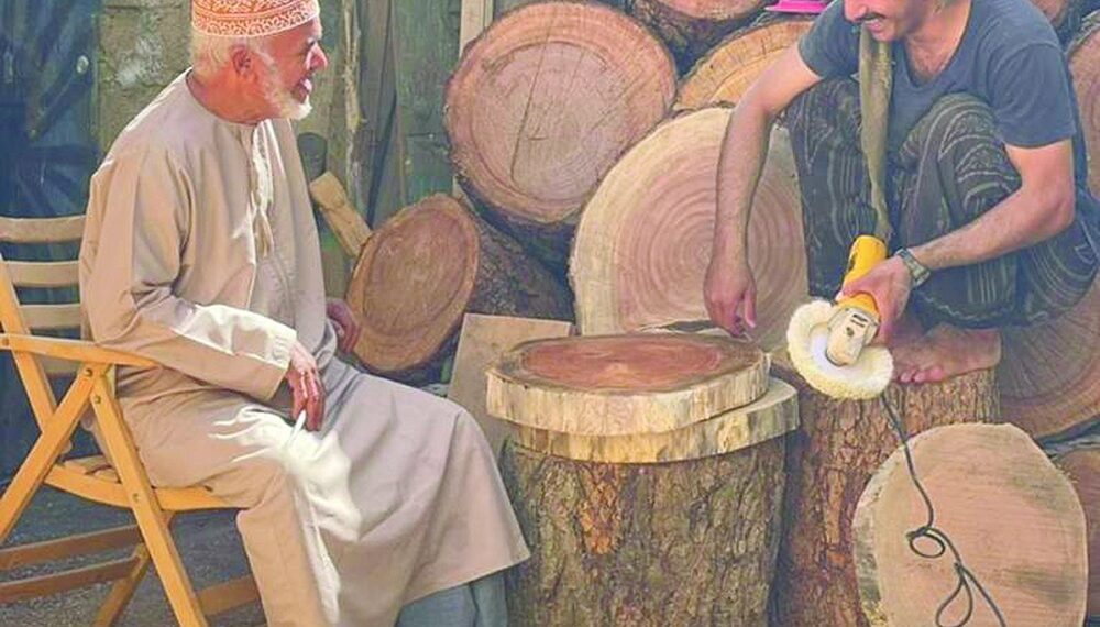 أسرة العم مرهون نموذج لليد العمانية الكادحة والمبدعة