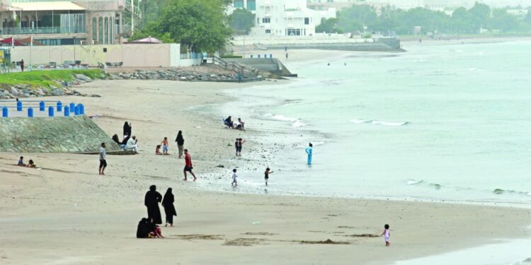 المنخفض الجوي يتلاشى وتوقعات بشمولية الأمطار مع استمرار تدفق السحب