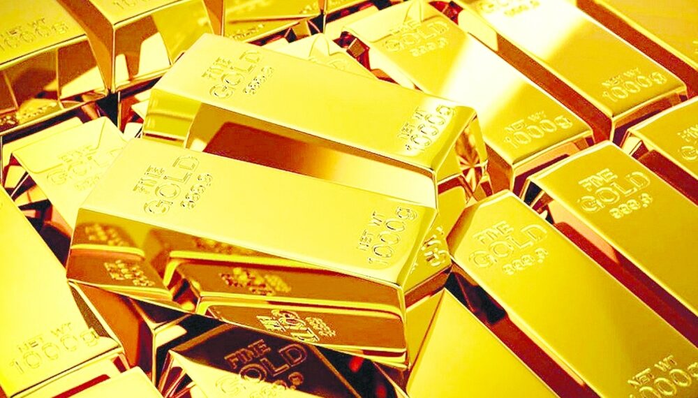 الذهب يرتفع مع تراجع الدولار والمتعاملون يركزون على رفع الفائدة