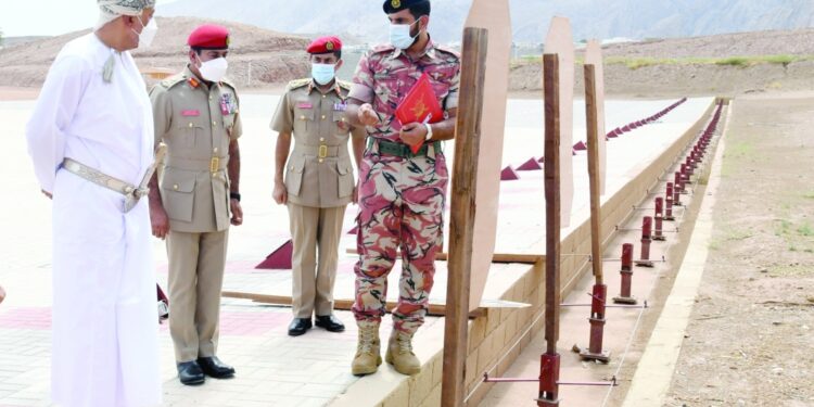السيد شهاب يزور كتيبة تدريب قوات السلطان المسلحة وميادين الرماية بغلا 1 السيد شهاب يزور كتيبة تدريب قوات السلطان المسلحة وميادين الرماية بغلا