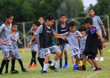 اتحاد الكرة يحث الأندية على الاستفادة من مدارس تعليم الكرة