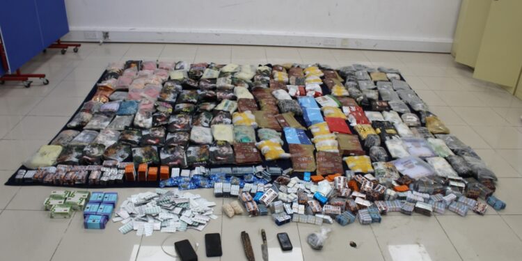 ضبط مهربين للمخدرات وسارقي مركبة