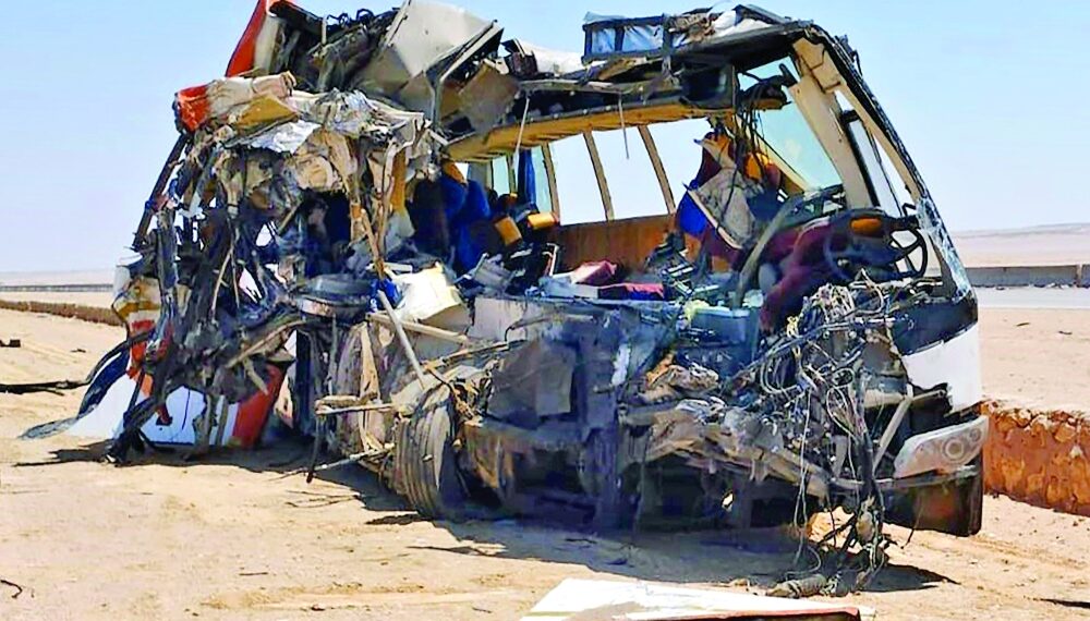 25 قتيلًا و35 جريحًا إثر اصطدام حافلة ركاب بشاحنة جنوب مصر 1 25 قتيلًا و35 جريحًا إثر اصطدام حافلة ركاب بشاحنة جنوب مصر