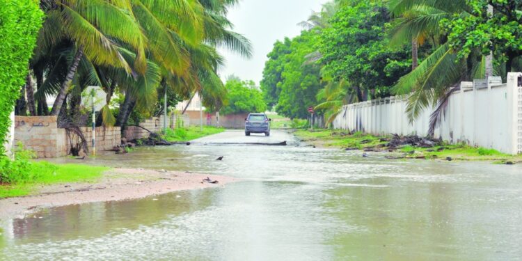 استمرار تكون السحب الركامية وأمطار متفاوتة الغزارة على ظفار