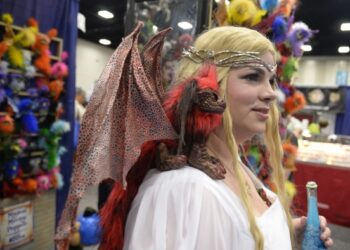 'Thrones' and 'Rings' fans ready for battle as Comic-Con returns