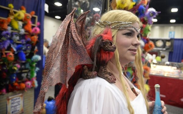 'Thrones' and 'Rings' fans ready for battle as Comic-Con returns