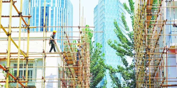 الصين تواجه شبح خسارة ورقة القوة العاملة الكبيرة