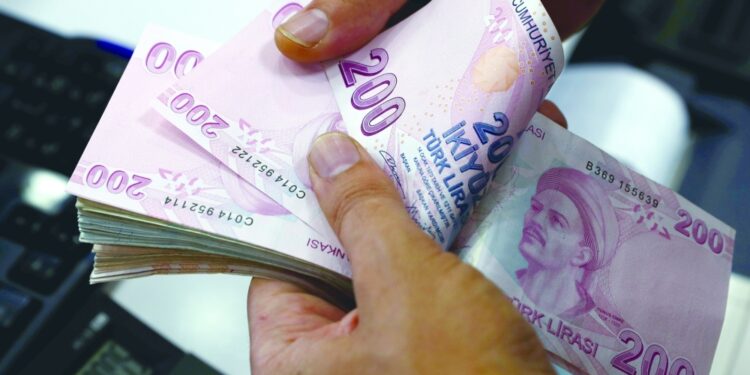 الليرة التركية تواصل تراجعها لليوم الثالث