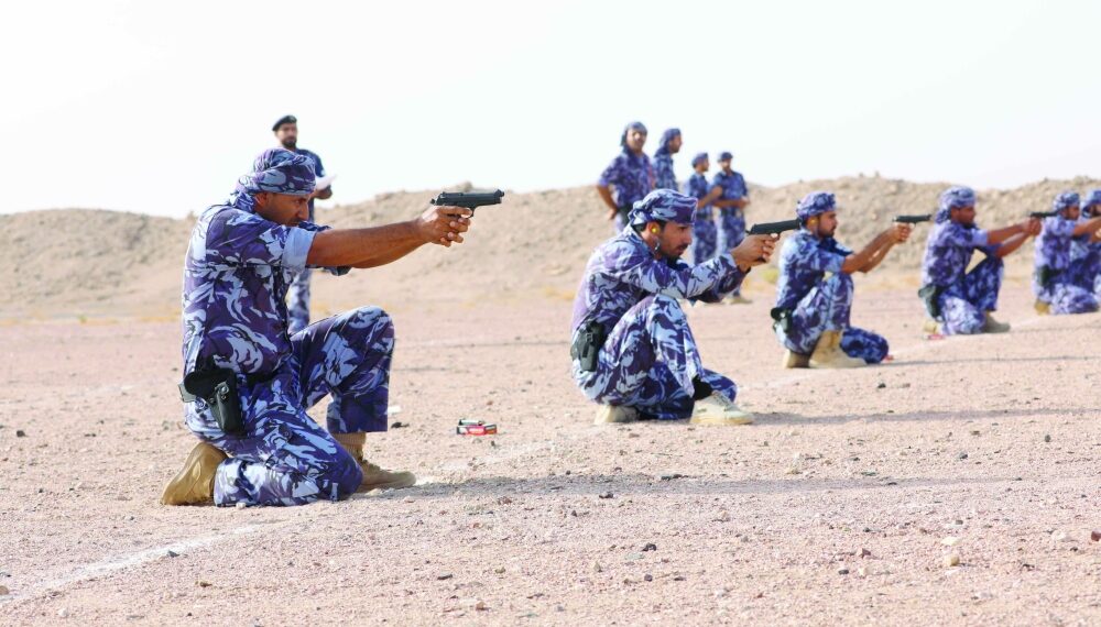 منافسة كبيرة في مسابقة الرماية بالأسلحة الخفيفة بالظاهرة 1 منافسة كبيرة في مسابقة الرماية بالأسلحة الخفيفة بالظاهرة