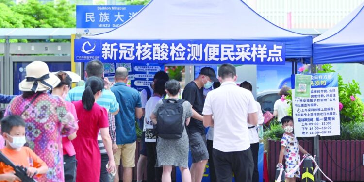 بولندا تبدأ تقديم الجرعة الرابعة استمرار ارتفاع حالات الاصابة بالصين .. وكوريا الجنوبية تتخطى حاجز الـ 70 ألف 1 بولندا تبدأ تقديم الجرعة الرابعة
استمرار ارتفاع حالات الاصابة بالصين .. وكوريا الجنوبية تتخطى حاجز الـ 70 ألف