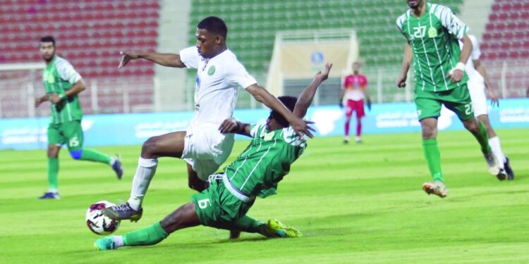 رفع اللياقة البدنية وصقل المهارات أبرز تدريبات الفريق الكروي بصحار