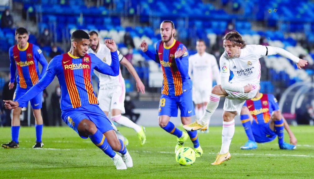 برشلونة وريال مدريد وجهاً لوجه في مباراة كلاسيكو ودية