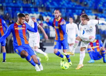 برشلونة وريال مدريد وجهاً لوجه في مباراة كلاسيكو ودية