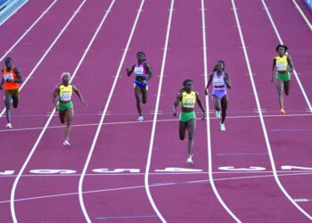 الجامايكية شيريكا جاكسون تحرز ذهبية سباق 200 م