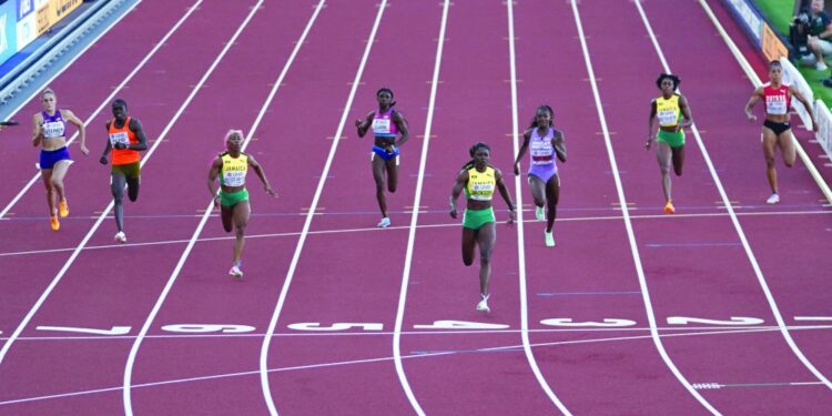 الجامايكية شيريكا جاكسون تحرز ذهبية سباق 200 م 1 الجامايكية شيريكا جاكسون تحرز ذهبية سباق 200 م