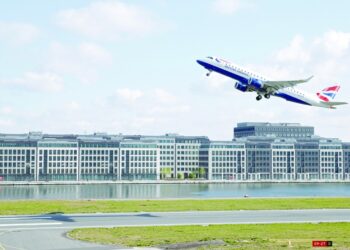 بريطانيا تدفع 120 مليون جنيه إسترليني لرواندا لاستقبال لاجئين
الاتحاد الأوروبي يرفع أربع شكاوي ضد لندن بسبب انتهاكات لاتفاق بريكست