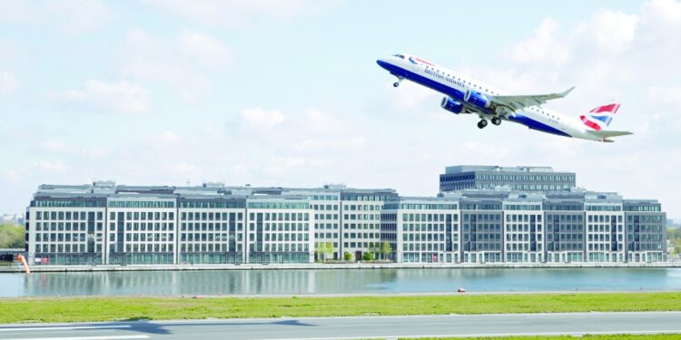 بريطانيا تدفع 120 مليون جنيه إسترليني لرواندا لاستقبال لاجئين
الاتحاد الأوروبي يرفع أربع شكاوي ضد لندن بسبب انتهاكات لاتفاق بريكست 1 بريطانيا تدفع 120 مليون جنيه إسترليني لرواندا لاستقبال لاجئين
الاتحاد الأوروبي يرفع أربع شكاوي ضد لندن بسبب انتهاكات لاتفاق بريكست