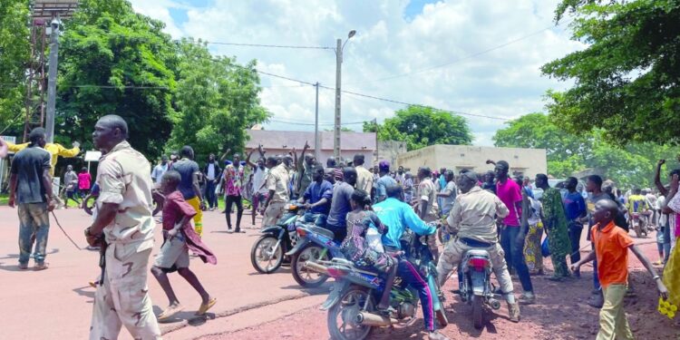 الوضع “تحت السيطرة”
مسلحون يهاجمون القاعدة العسكرية الرئيسية في مالي