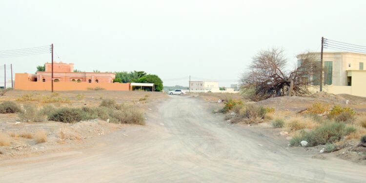 «الغريفة» بالبريمي لا تزال بحاجة إلى أعمال خدمية عديدة 1 ” الغريفة ” بالبريمي تشكو من نقص الخدمات وضعف التخطيط العمراني