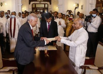 Sri Lankan security forces raid protest camp as new leaders sworn in