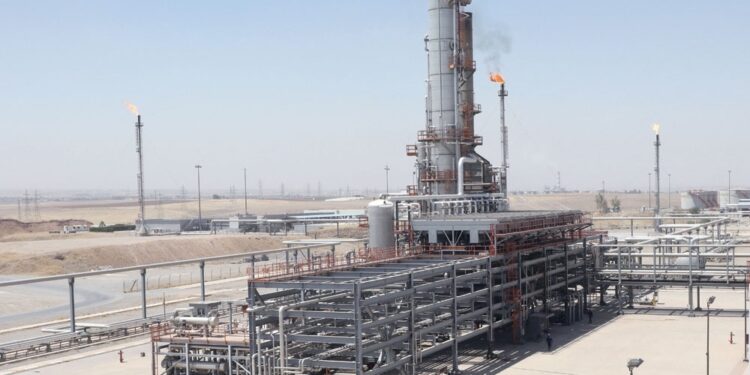 أسعار النفط ترتفع وسط مخاوف بشأن المعروض