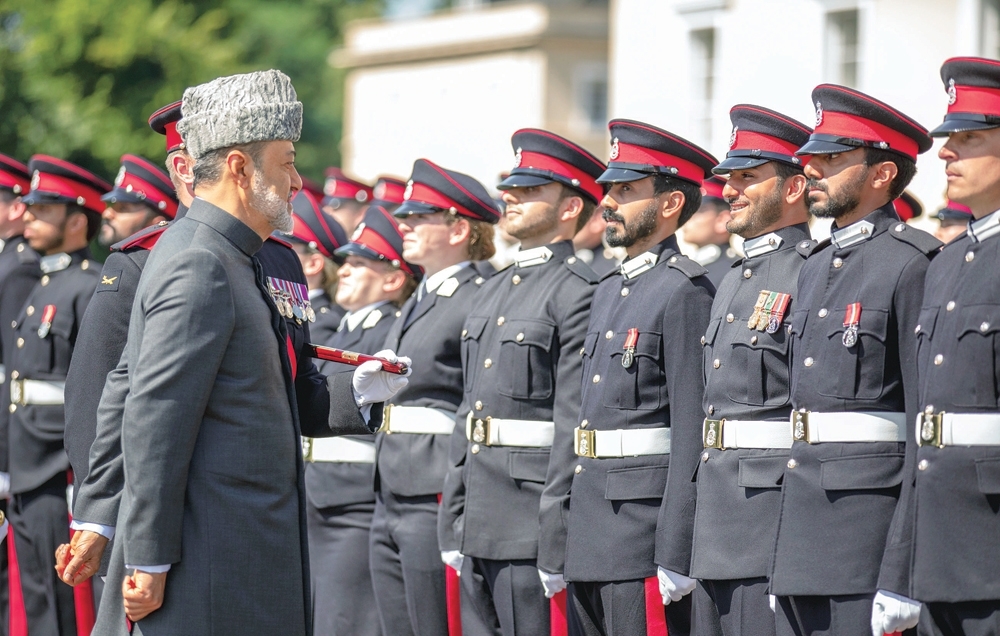 جلالة السلطان يرعى حفل تخريج الدفعة الـ ٢٢٢ من ضباط أكاديمية ساندهيرست العسكرية