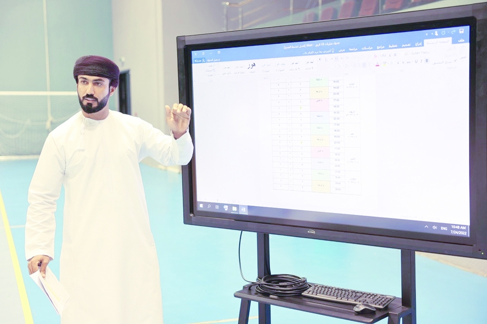 18 فريق تشارك في خماسيات كرة القدم داخل الصالات