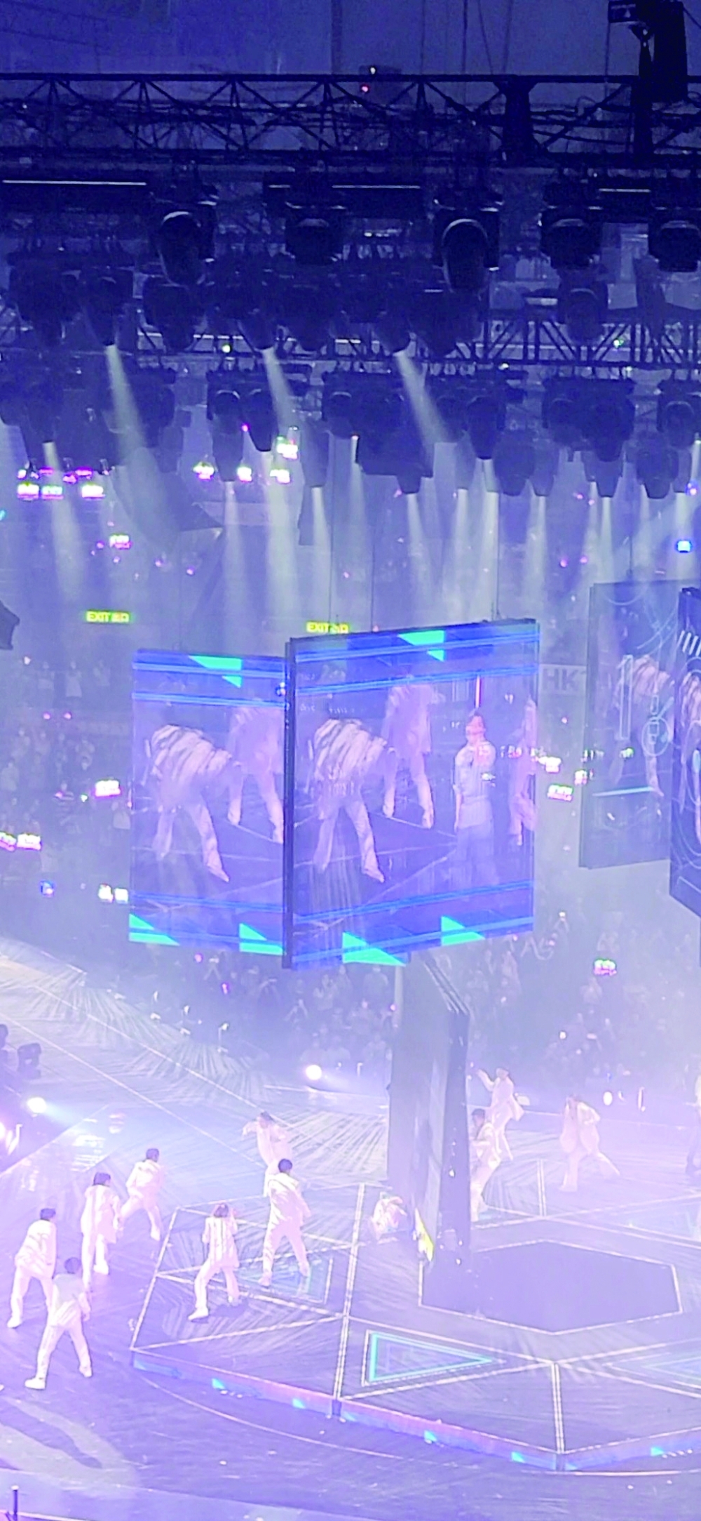 سقوط شاشة عملاقة خلال حفل موسيقى في هونج كونج