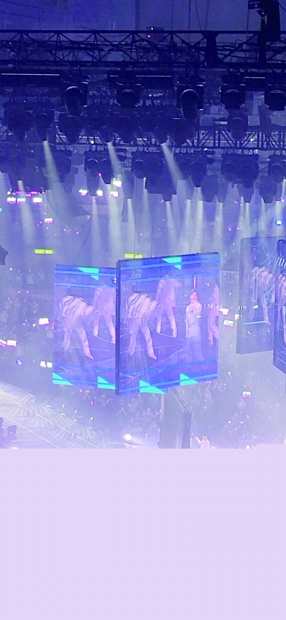 سقوط شاشة عملاقة خلال حفل موسيقى في هونج كونج