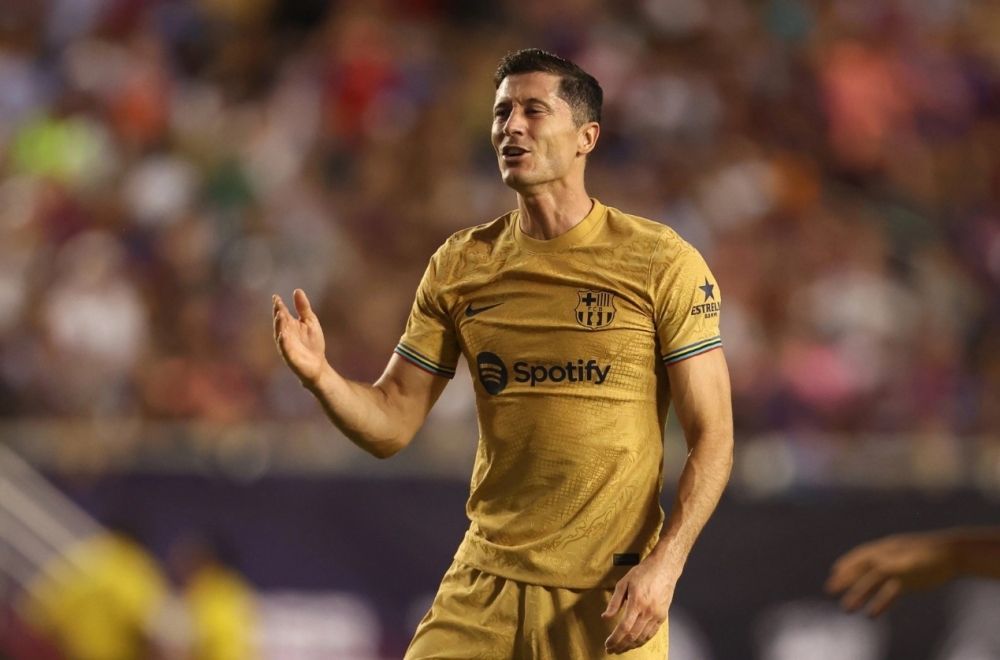 ليفاندوفسكي يتهم بايرن بنشر الأكاذيب حوله