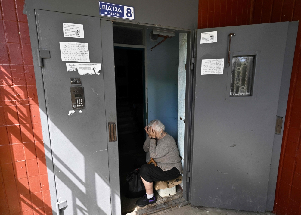 الخوف الدائم يسيطر على حياة الأوكرانيين في المباني التي تعرّضت للقصف