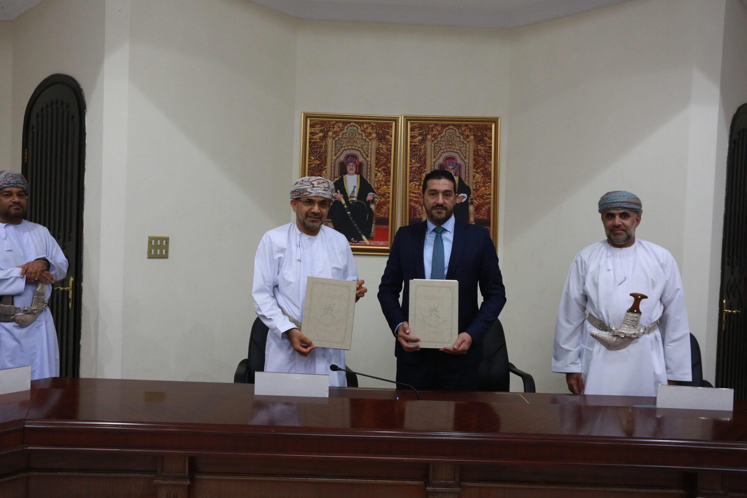 توقيع 28 عقد انتفاع لإنشاء مشروعات زراعية وسمكية في مختلف محافظات سلطنة عُمان