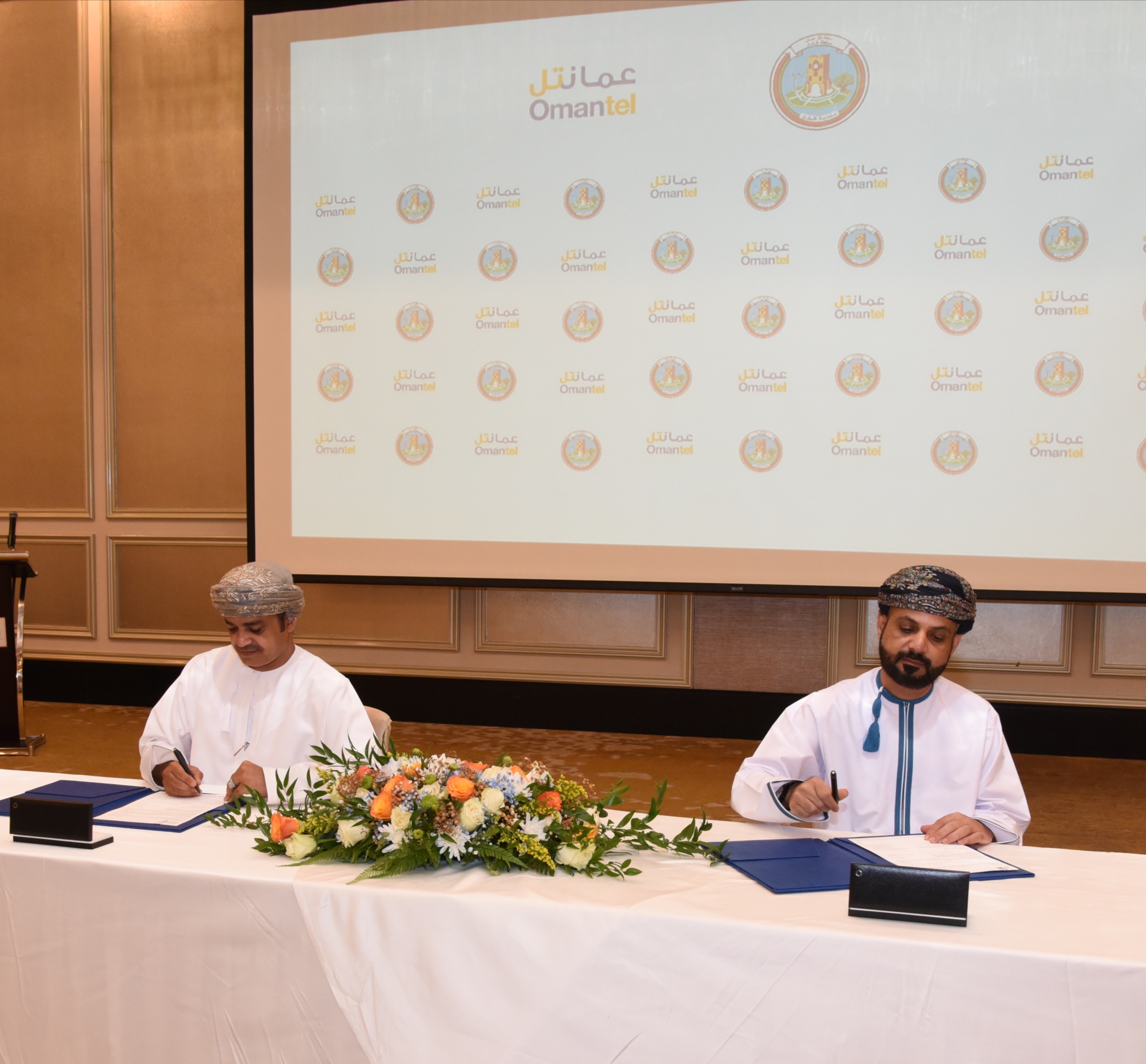 عمانتل توقع اتفاقية لتوفير خدمات رقمية وذكية بمحافظة ظفار