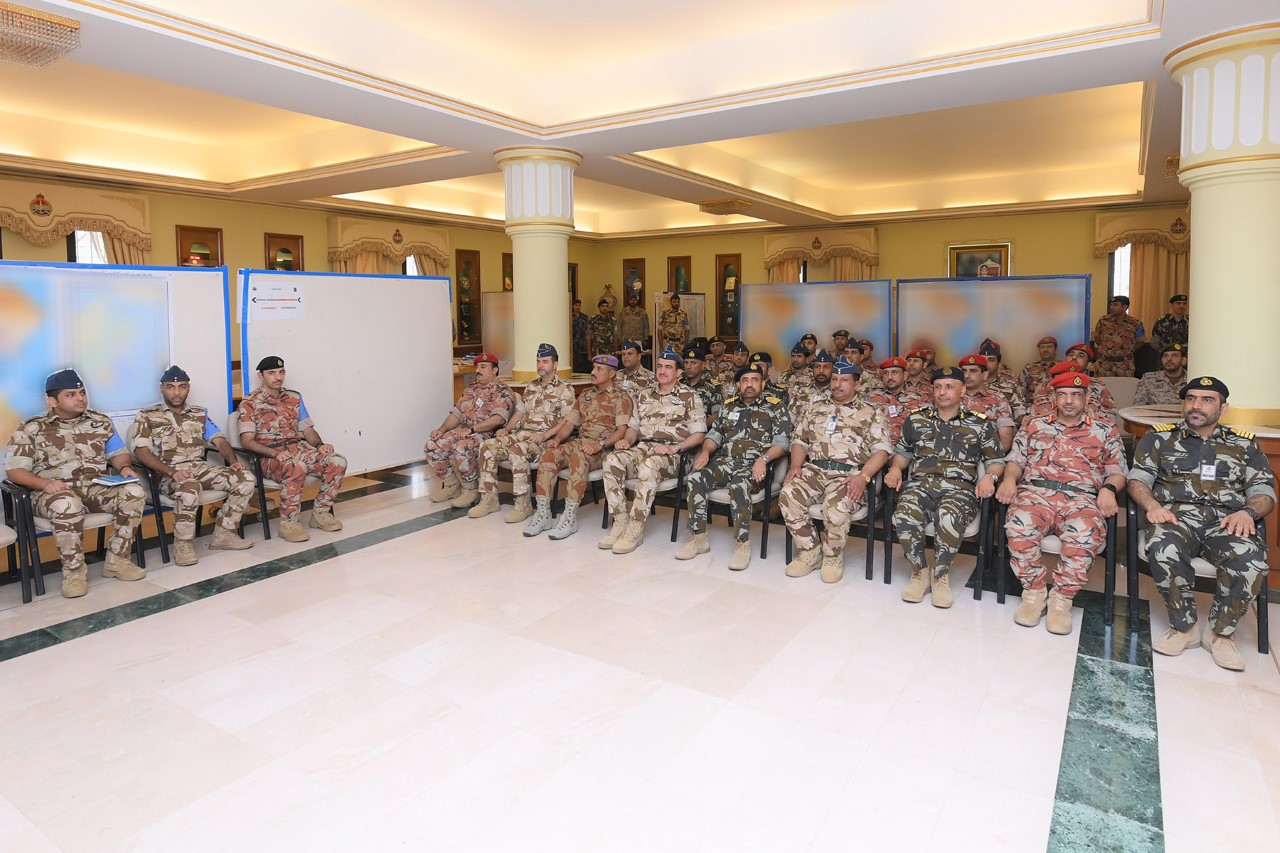 رئيس أركان قوات السلطان المسلحة يتابع تمرين “الحزم”