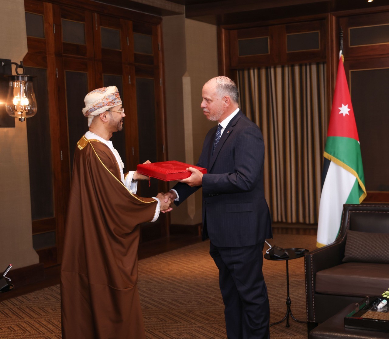 جلالةُ السُّلطان يبعث رسالةً خطيّةً إلى العاهل الأردني