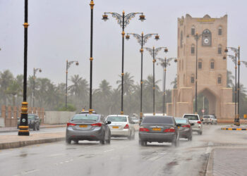 أمطار متفاوتة الغزارة بولاية صلالة