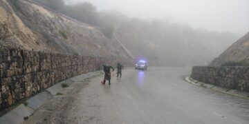 غلق الطريق المؤدي إلى وادي دربات بمحافظة ظفار